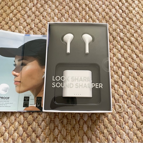 SHARPER IMAGE Soundhaven Wireless Earbuds Bluetooth 5.0 Wireless Charging. - Picture 3 of 3